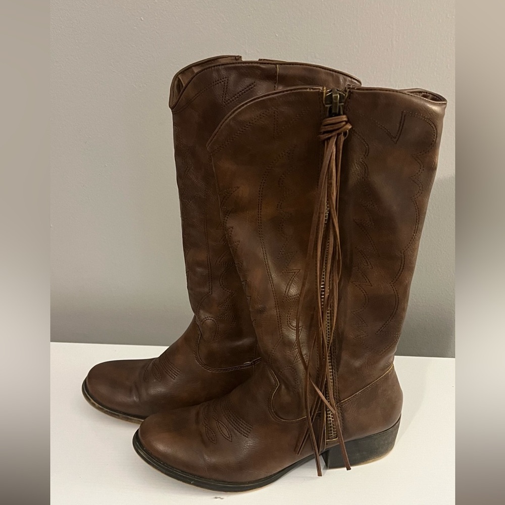 Madden Girl brown cowboy boots. Size 10. Zipper and tassel on side